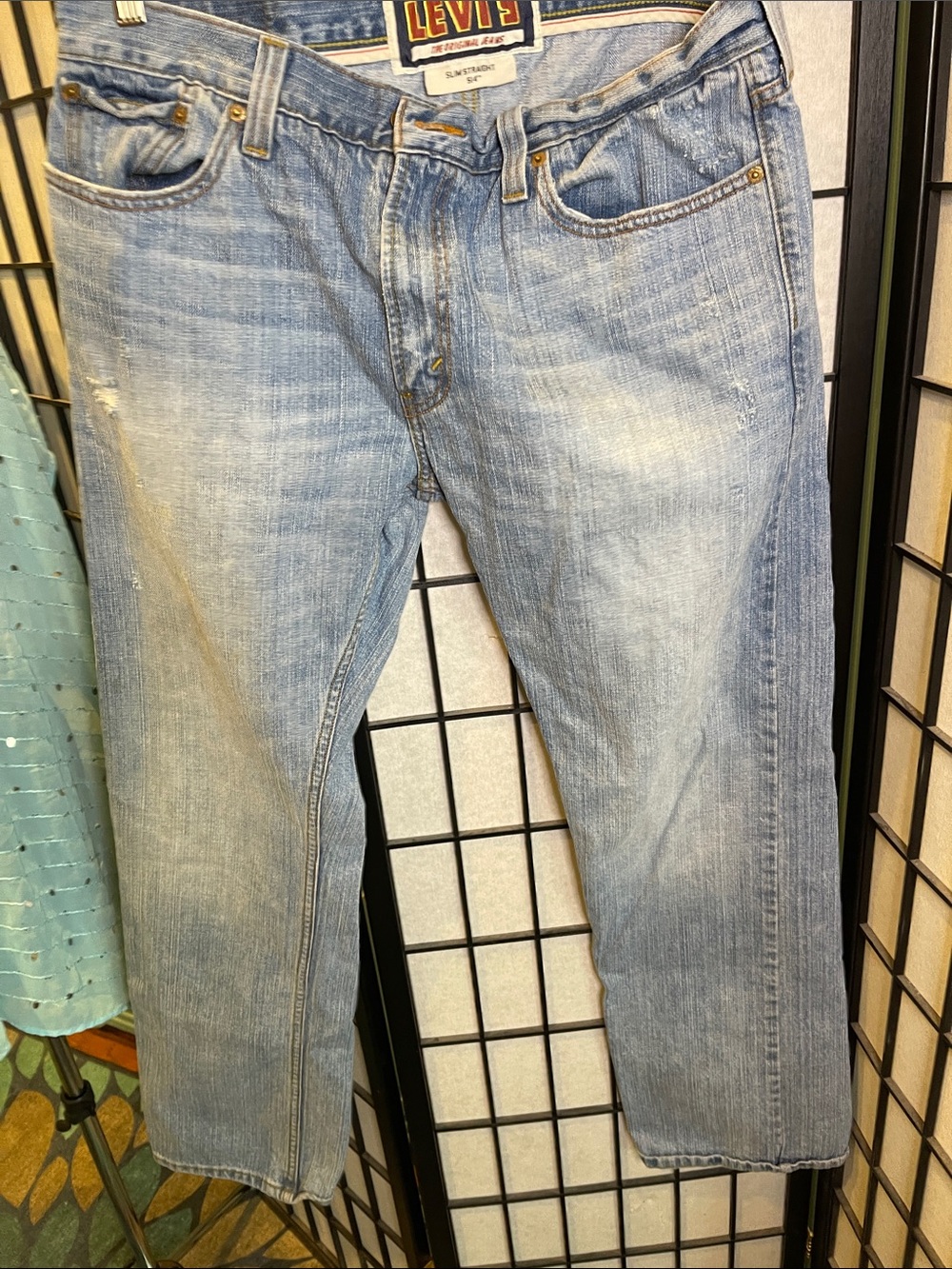 Levi's Men's Light Wash Relaxed Fit Jeans
